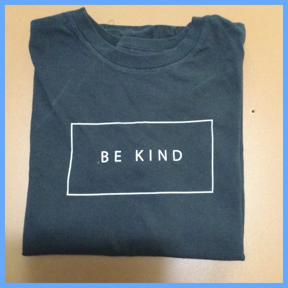"Be Kind" Tshirt. sz S